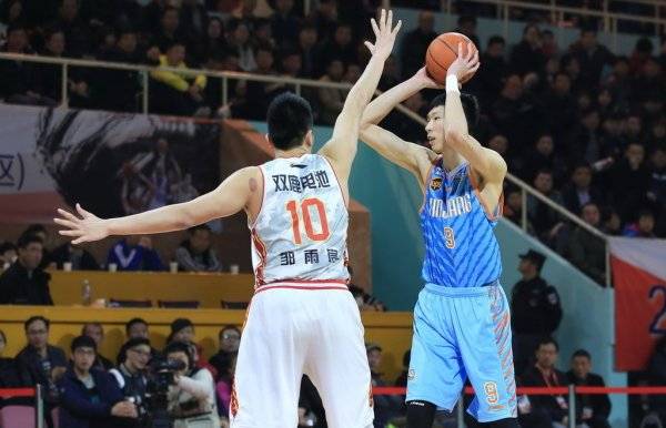 YIHAO-亚特兰大迎NBA季后赛关键赛，训练课后内部沟通，信心回归，球探报告显示潜力的简单介绍
