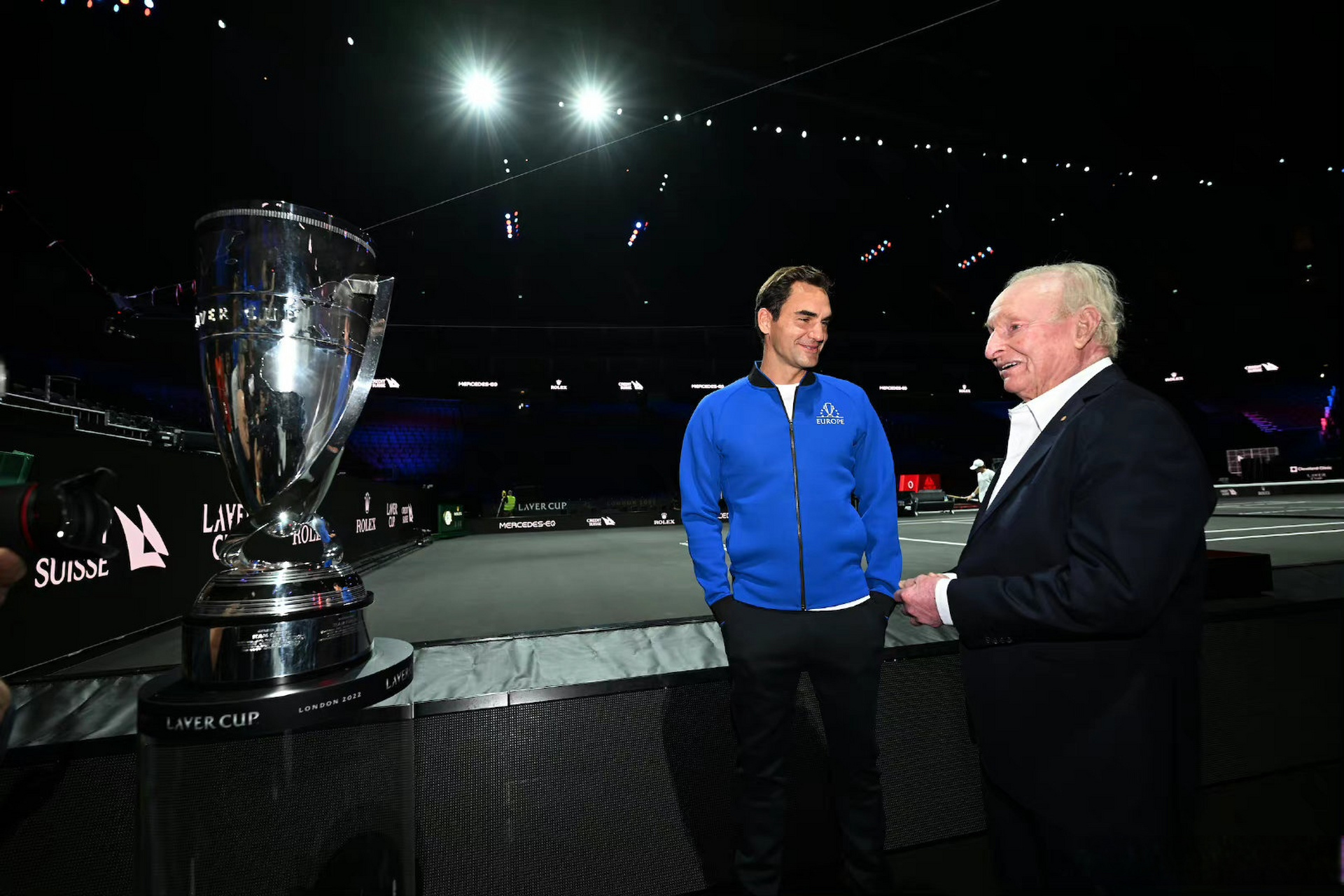 壹号娱乐-费德勒迎来二十赛季出色发挥，DWG观众热烈欢呼！引发球迷热议(费德勒2020赛季)