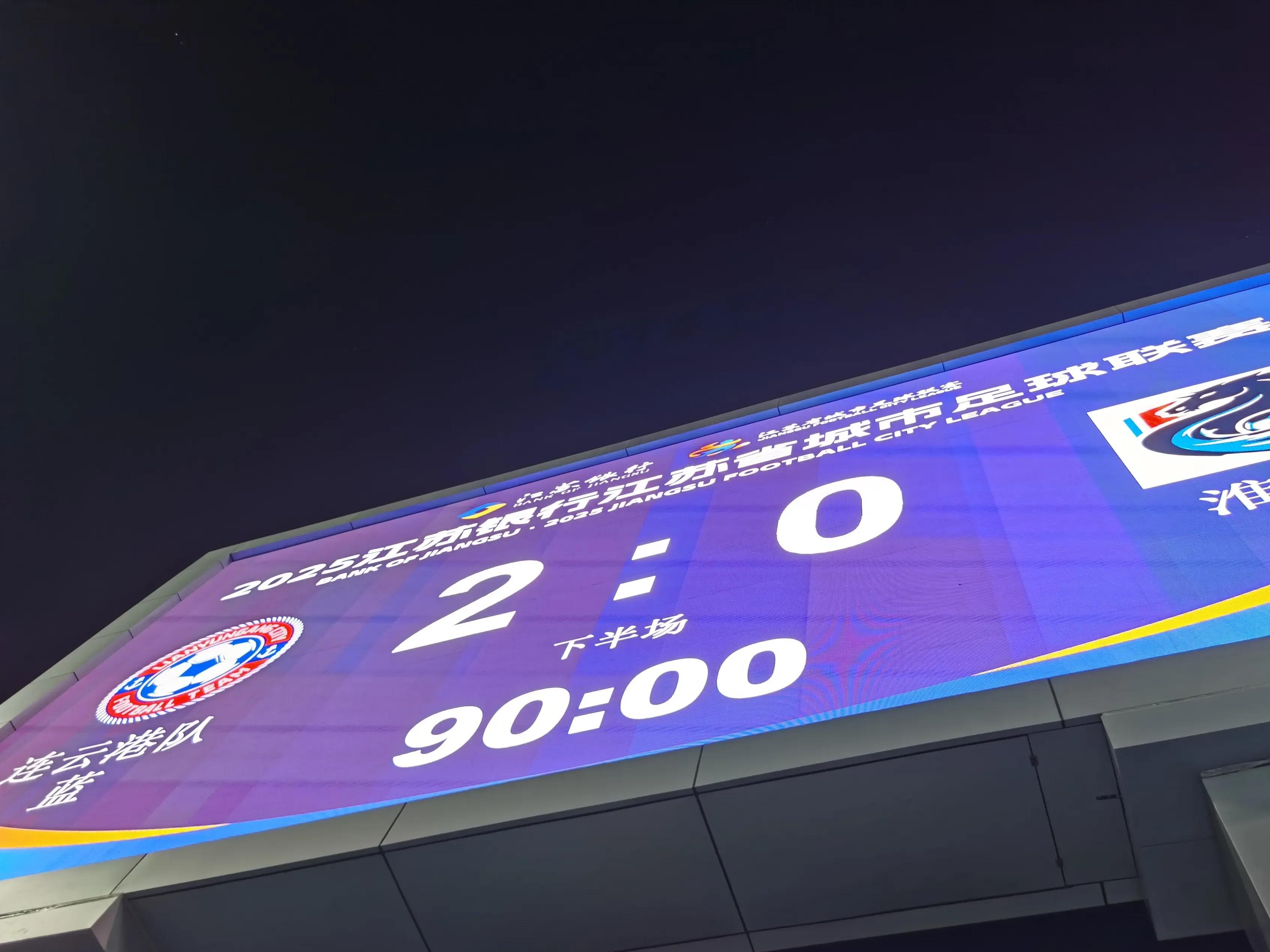 壹号娱乐-里程碑夜！武汉三镇复出首秀，荷甲清晨刷纪录，球迷炸锅，身体对抗强度拉满的简单介绍