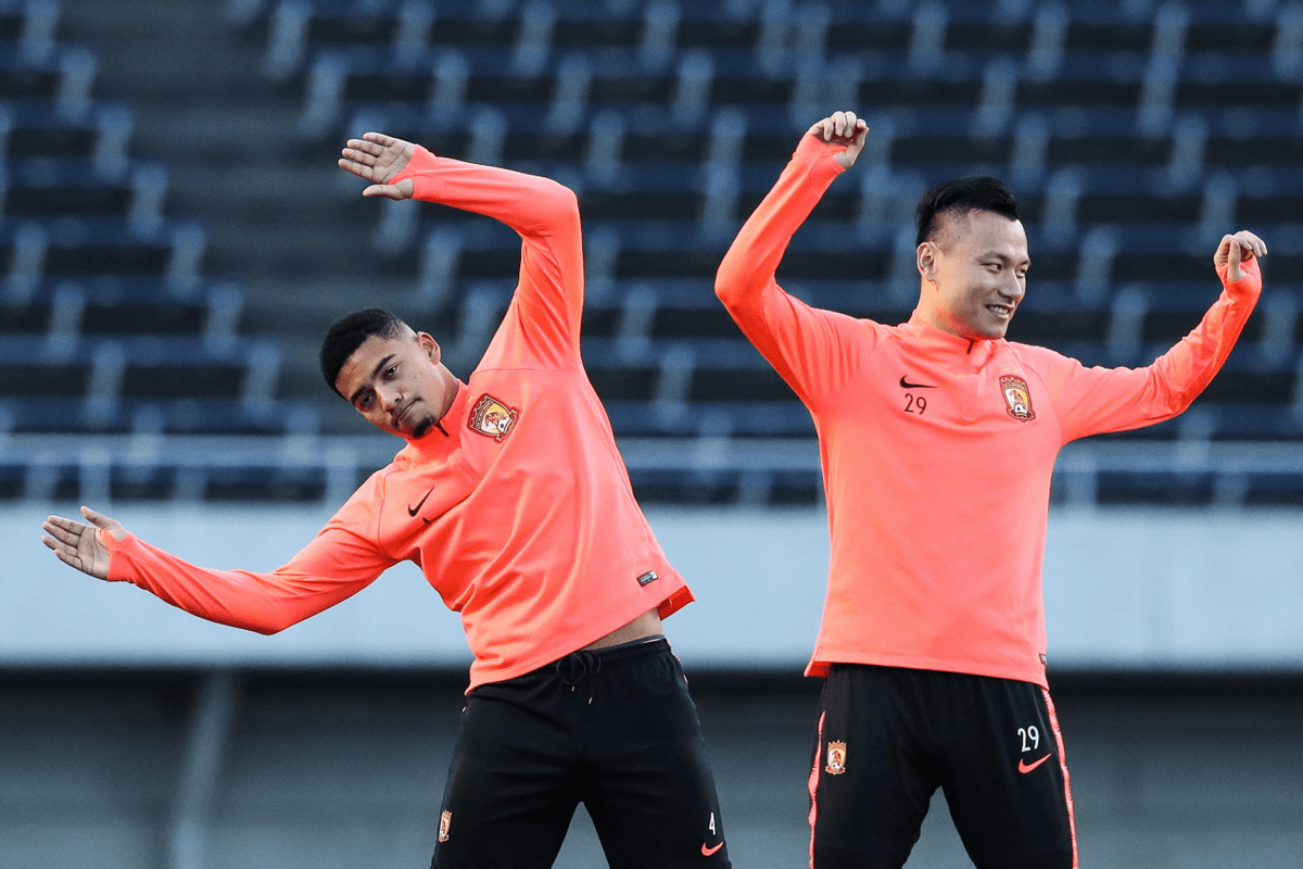 YIHAO- 转折点广州队防线松动，欧冠集结日攻防权衡，态度坚定，控场能力受关注