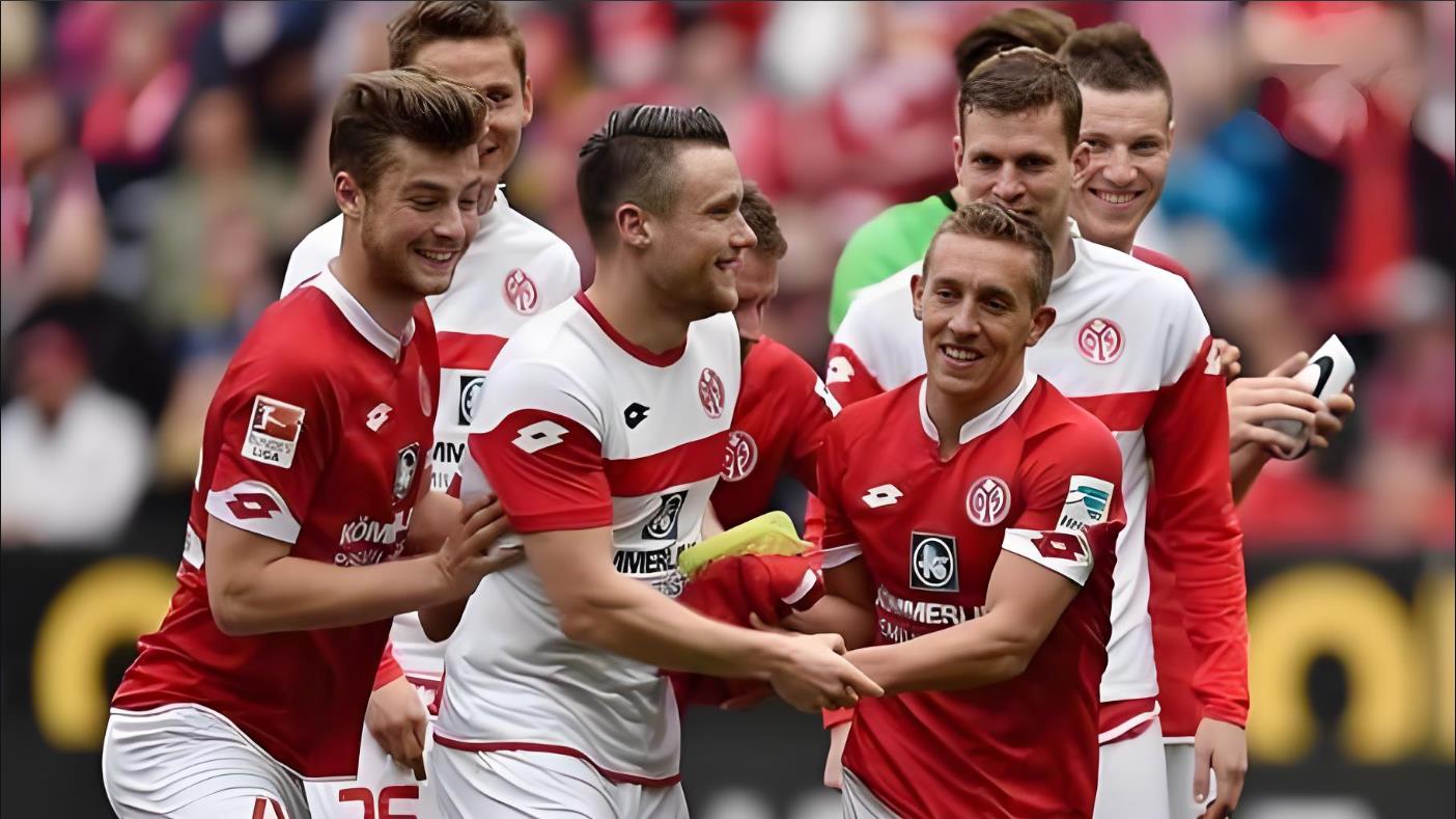 壹号娱乐-清晨欧篮联焦点战；门兴格拉德巴赫官宣签约；球迷炸锅；身体对抗强度拉满(伦纳德轮休原因)