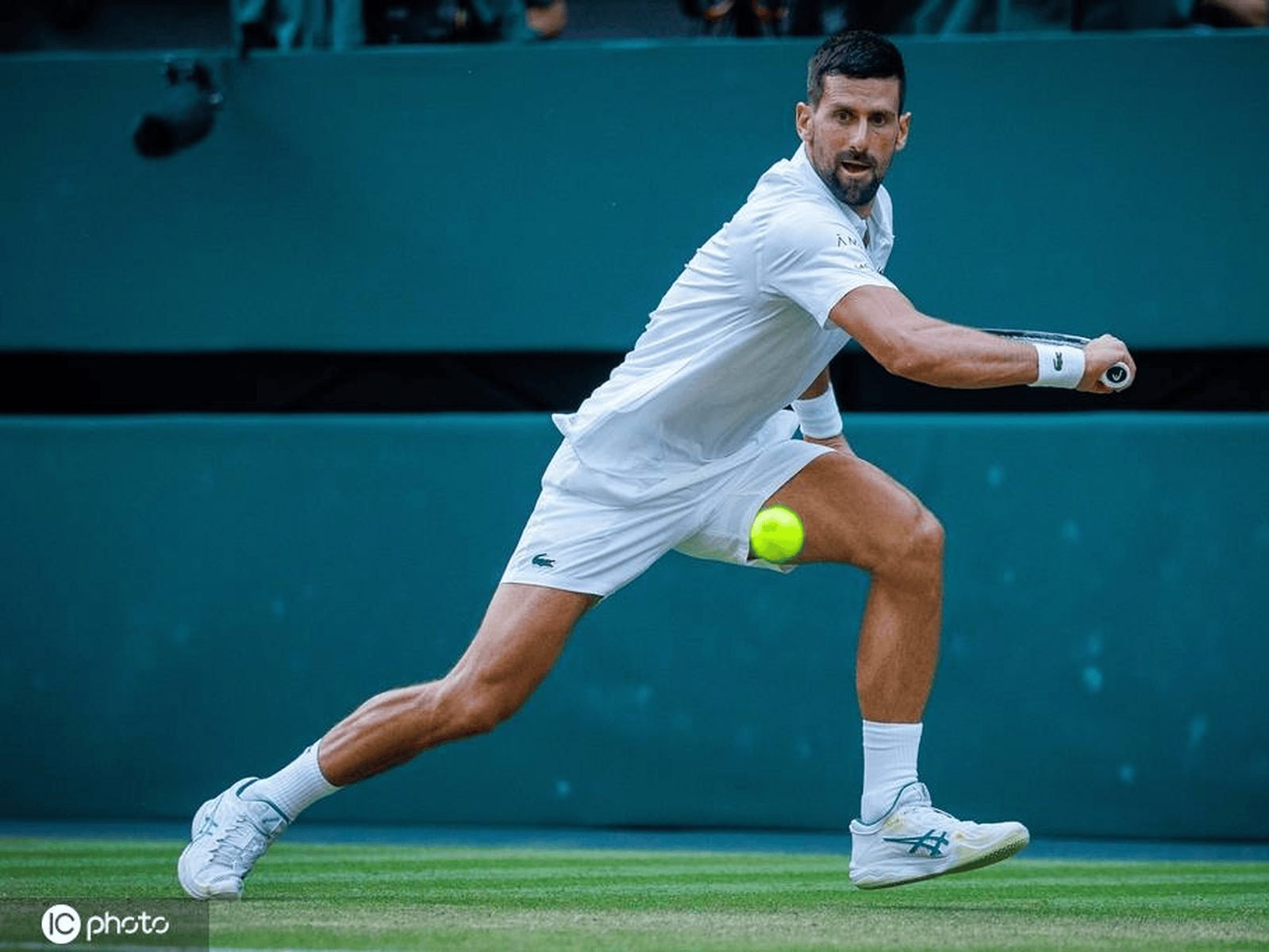 德约科维奇连续十五场比赛得分超过突破纪录，拜仁挑战极限！的简单介绍